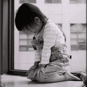 kneeling-prayer-of-kid-1